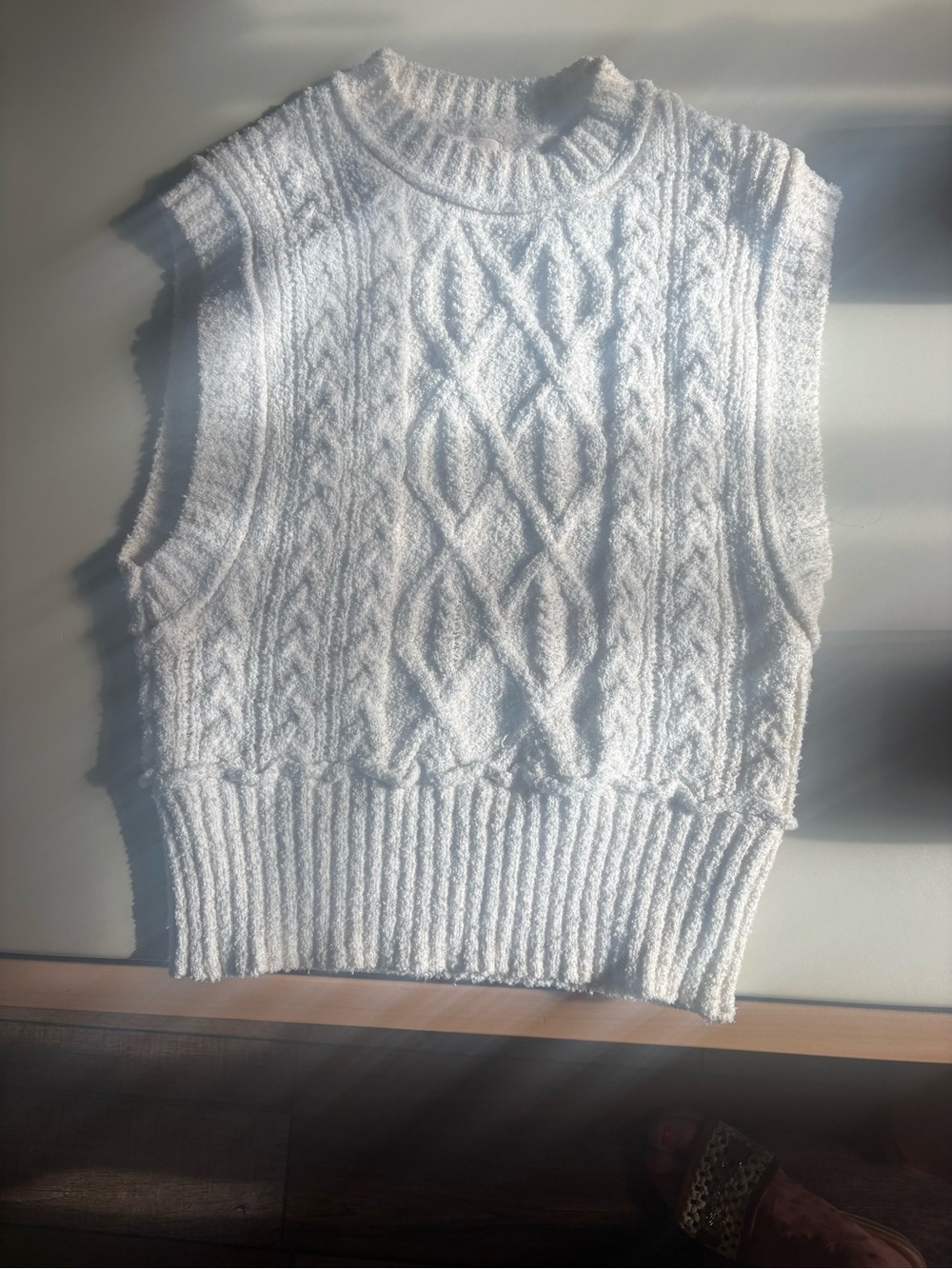 Gorgeous Elan cream/ivory cable-knit sweater vest, size Medium.